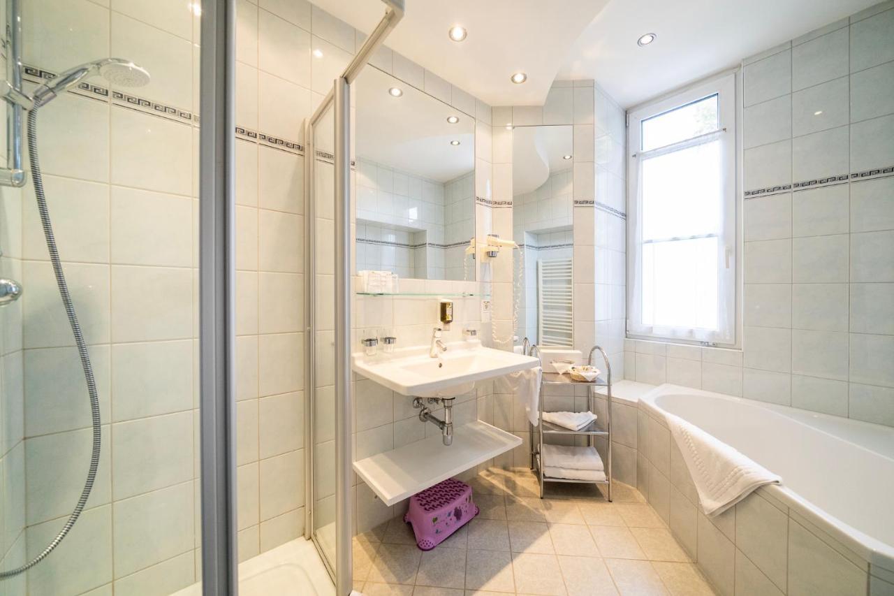 Apartment with Balcony,1287889192:JPEG