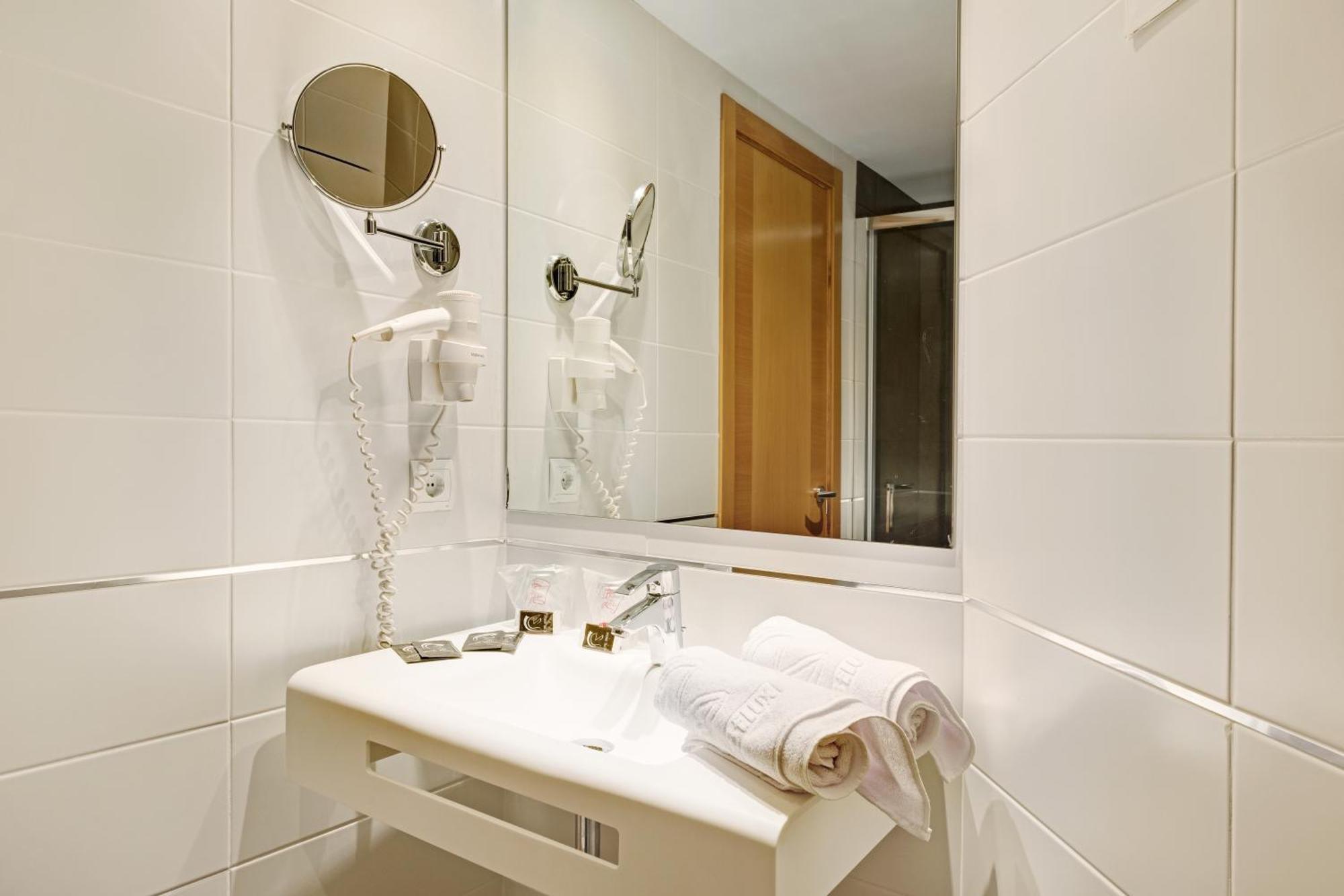 Doppelzimmer (2 Erwachsene + 1 Kind)