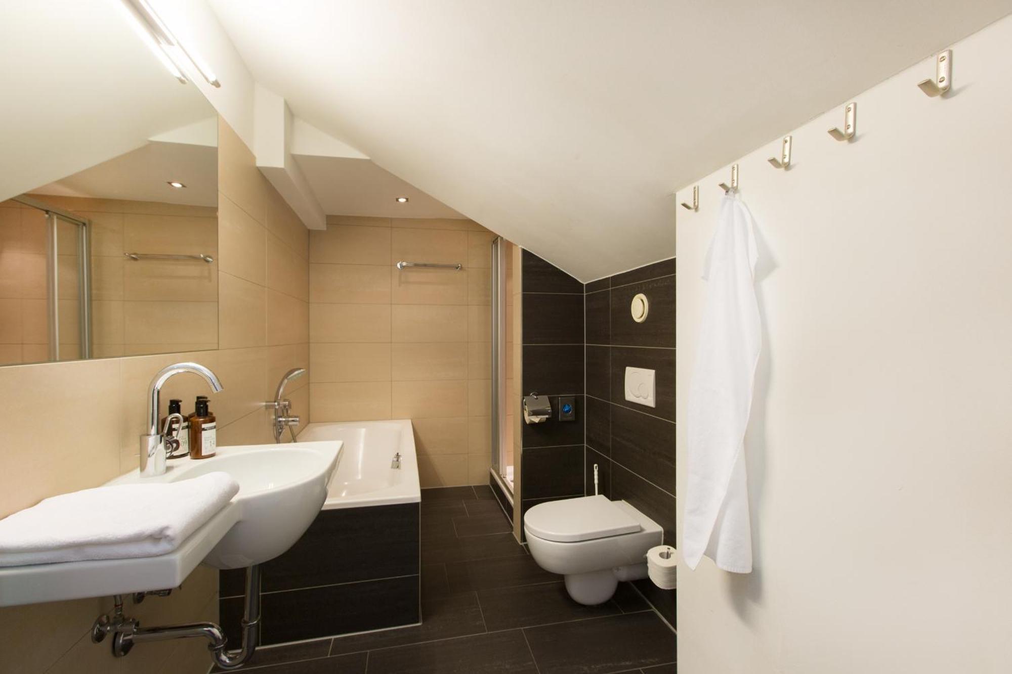 Family Room,1554297898:JPEG