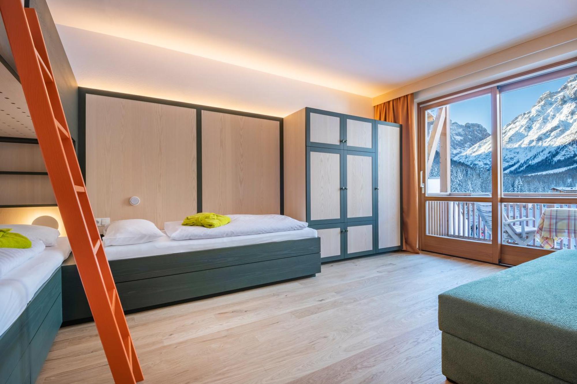 Deluxe Family Room