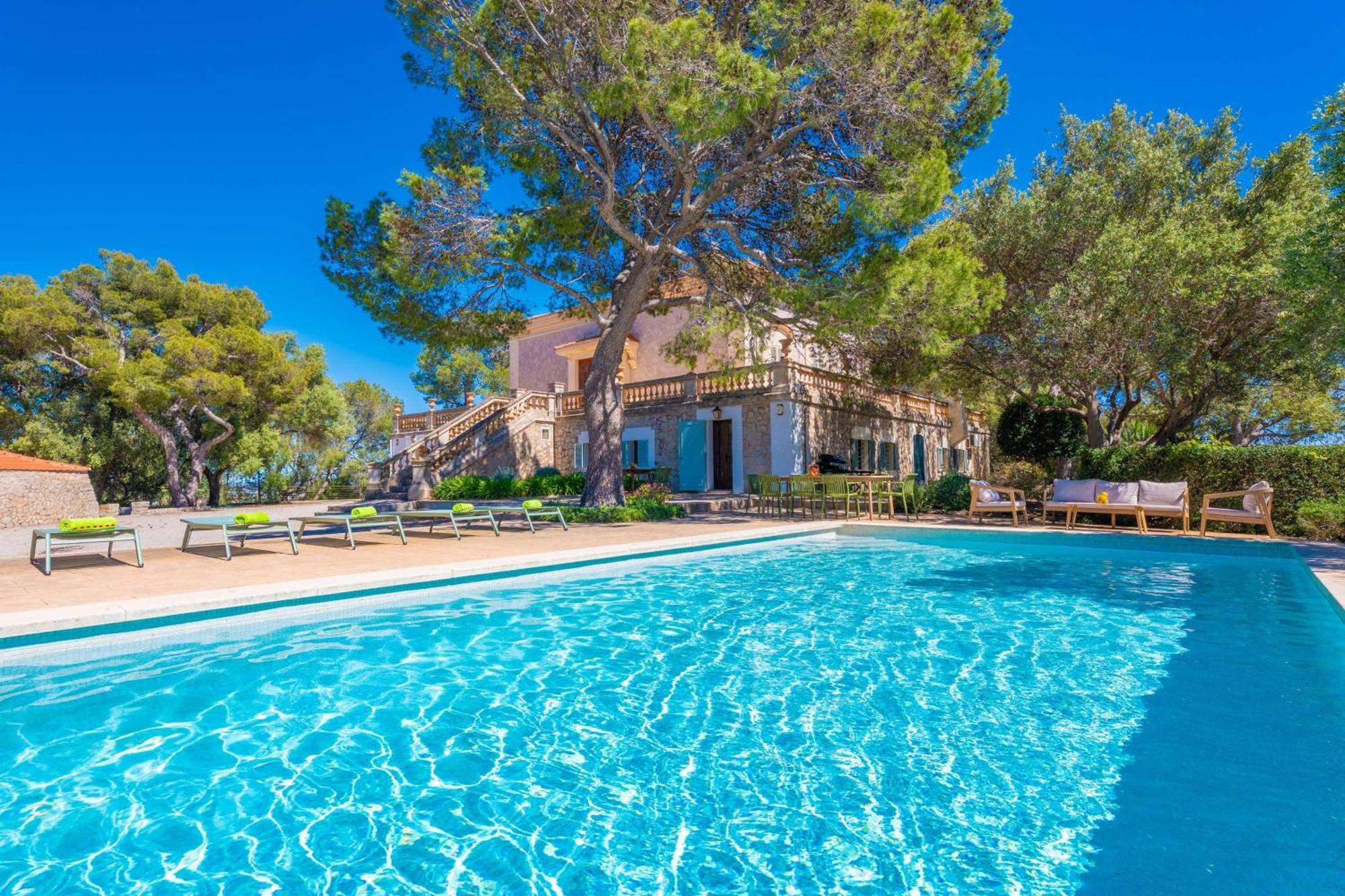 Six-Bedroom Villa