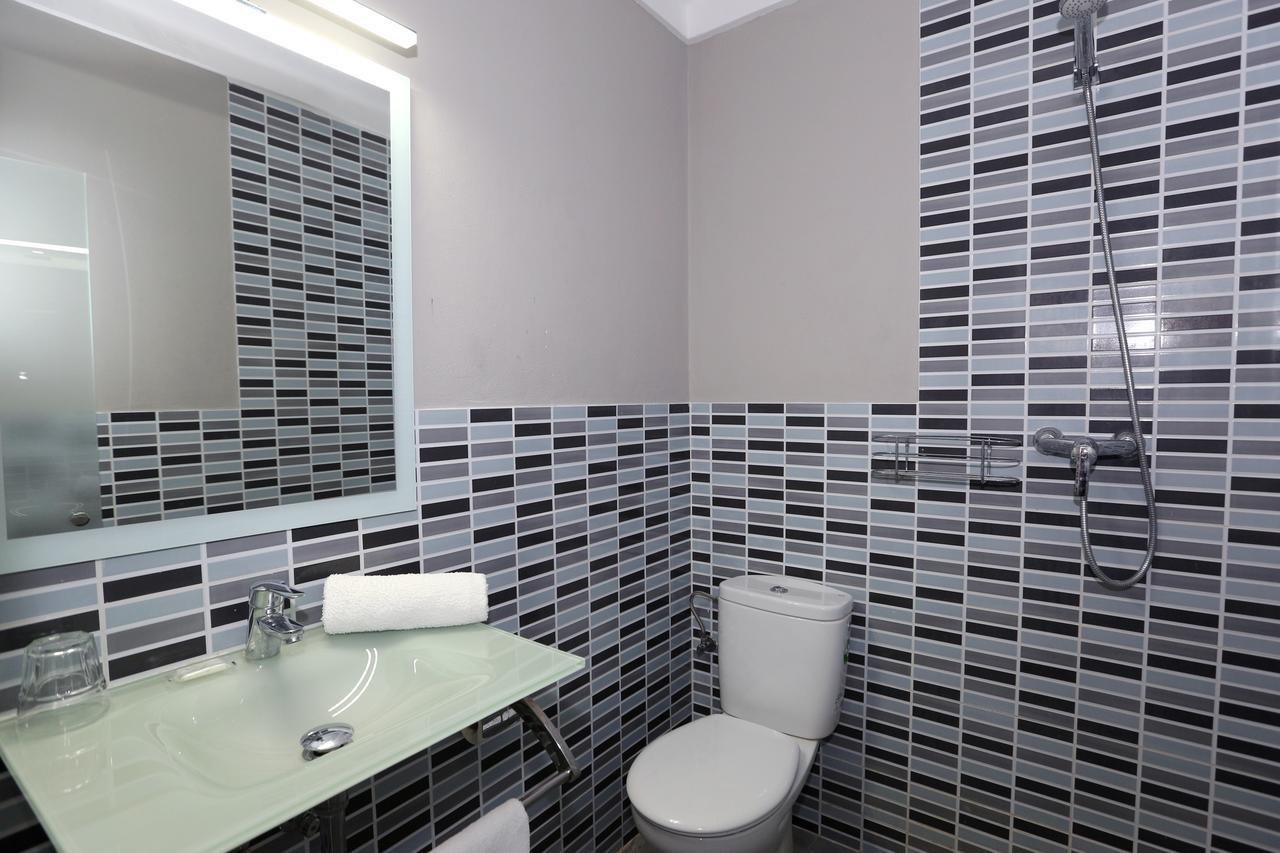 Zweibettzimmer mit Balkon