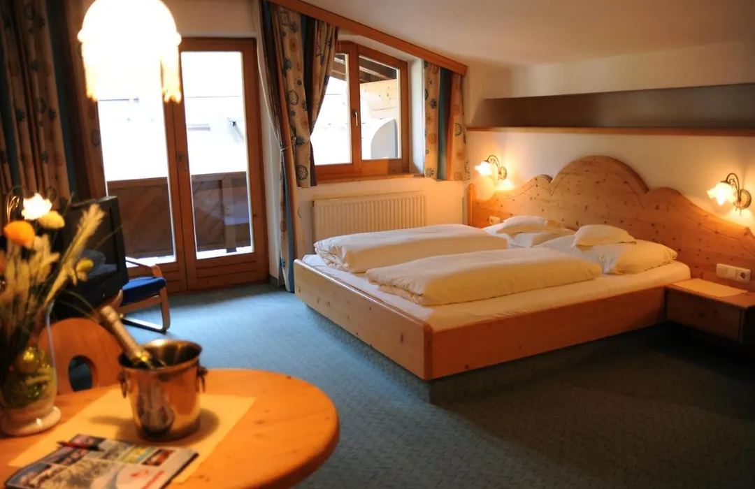 Sport und Familienhotel Klausen-1