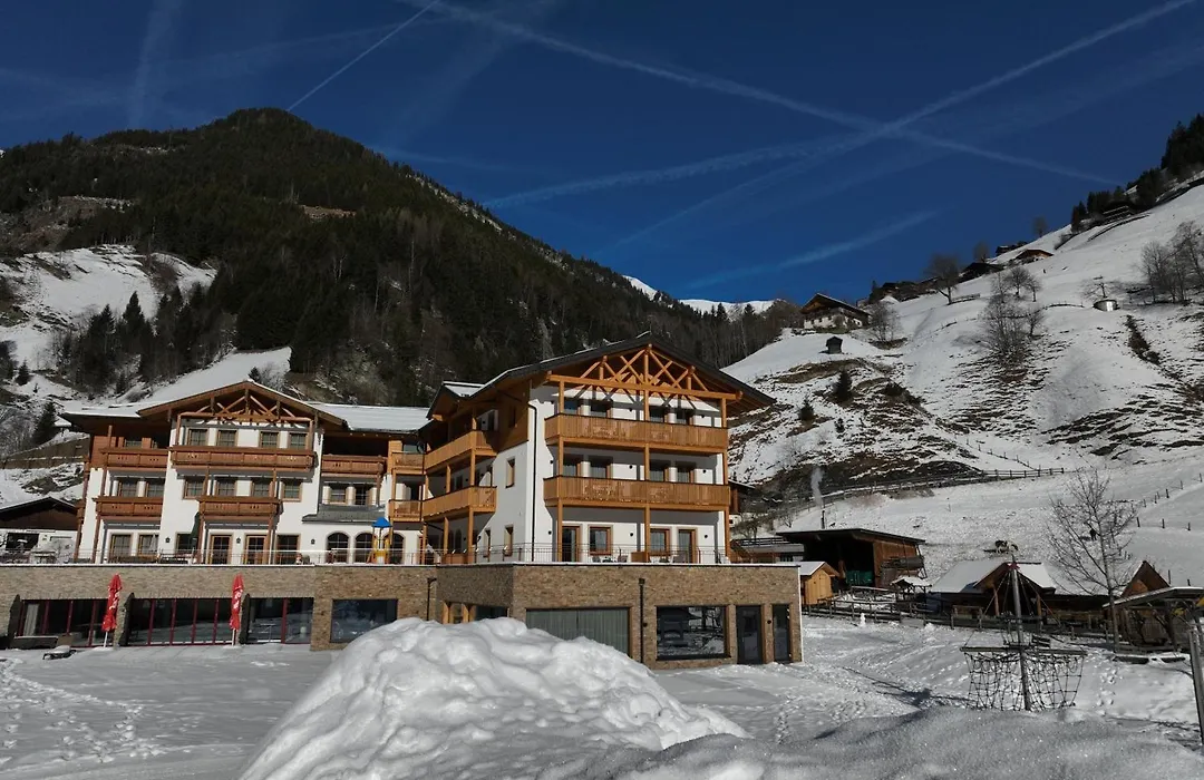 Familienhotel Oberkarteis-1