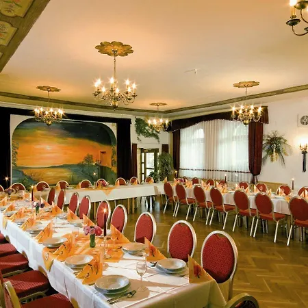 Familienhotel Zur Linde-3
