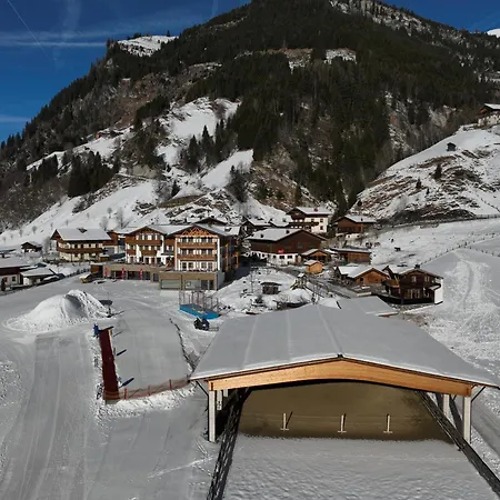 Familienhotel Oberkarteis-3