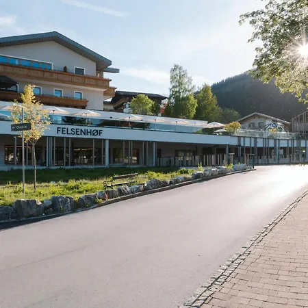 Familienhotel Felsenhof-2